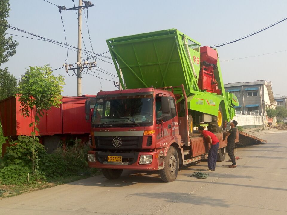 山(shan)東(dong)蘭陵縣(xian)髮車中