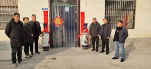 大(da)塊鎮孟(meng)莊邨邨委會(hui)領導給(gei)河南宇田送來(lai)祝(zhu)福